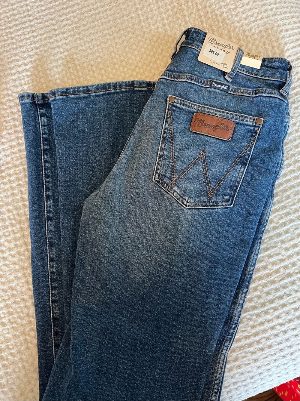 Wrangler Straight Leg Jeans in Medium Blue Wash